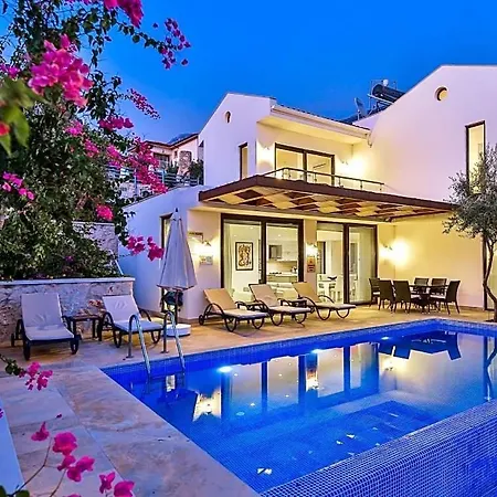 Sleeps 6 Pool Air Con Wifi *