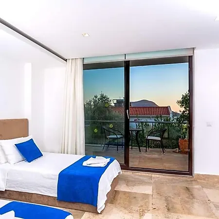 Villa Sleeps 6 Pool Air Con Wifi