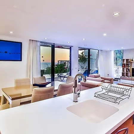 Villa Sleeps 6 Pool Air Con Wifi *