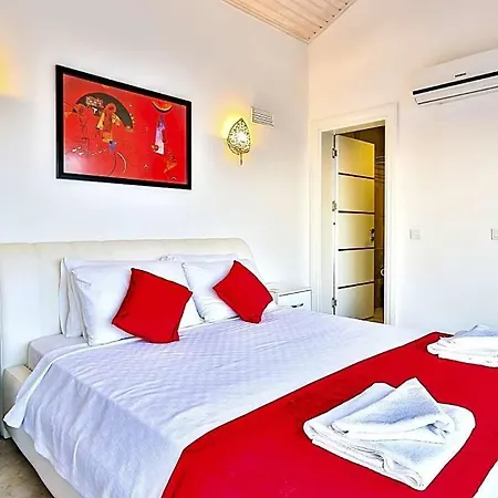 Sleeps 6 Pool Air Con Wifi *