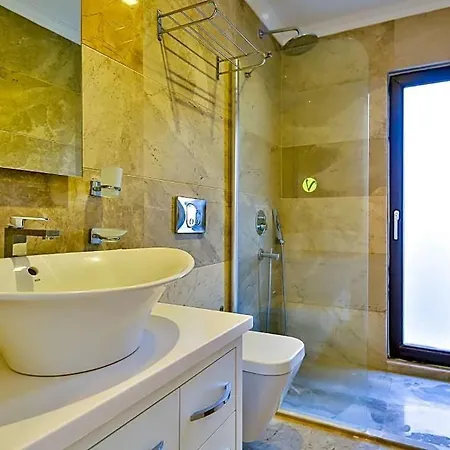 Sleeps 6 Pool Air Con Wifi *