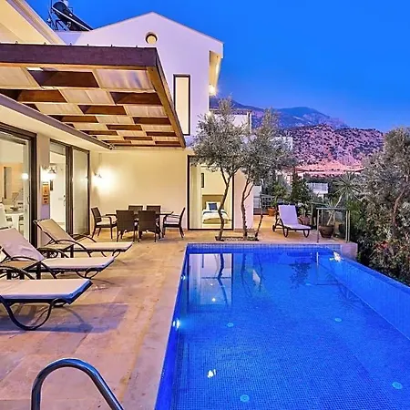 Sleeps 6 Pool Air Con Wifi