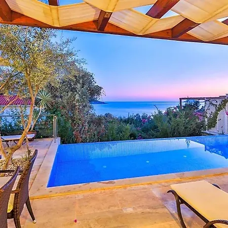 Villa Sleeps 6 Pool Air Con Wifi *
