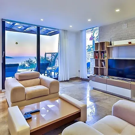 Sleeps 6 Pool Air Con Wifi Villa